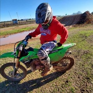 Meet your Posher, Levi